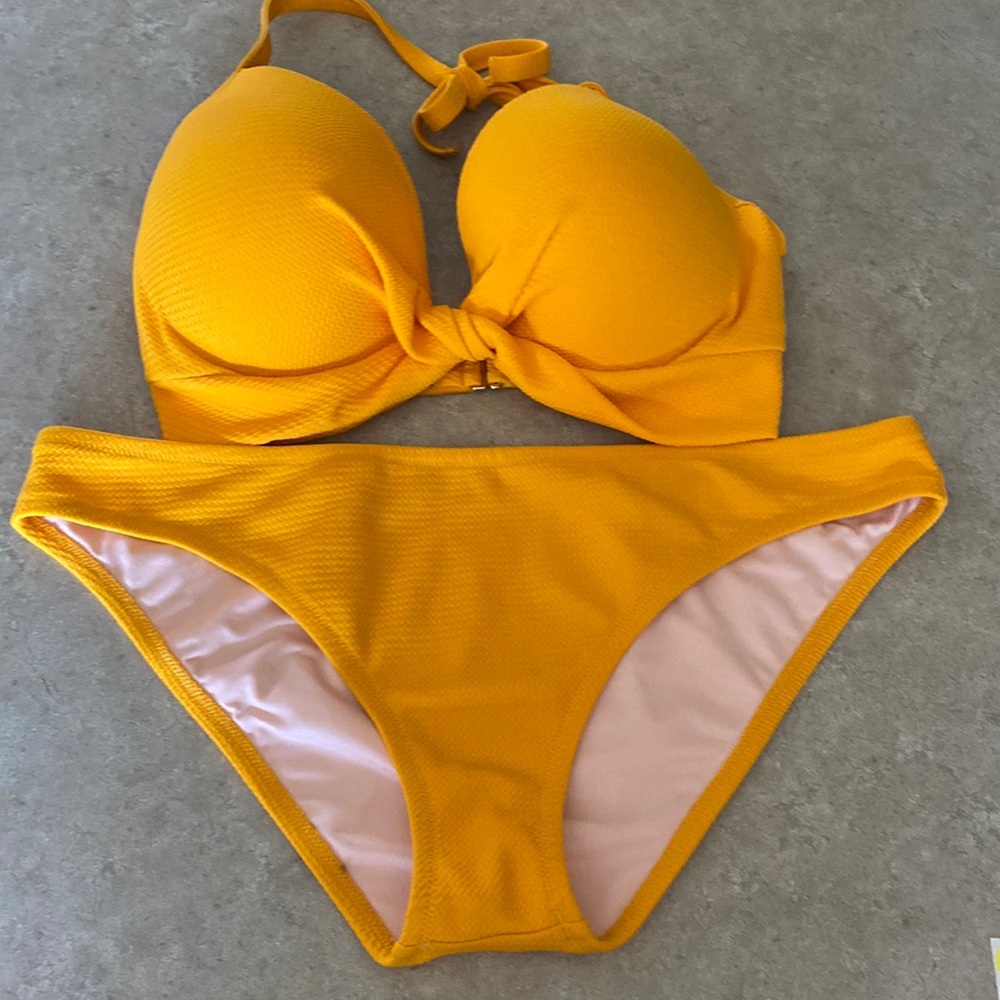 Bikini set from Shade and shore size 38 DD top with extra large bottom